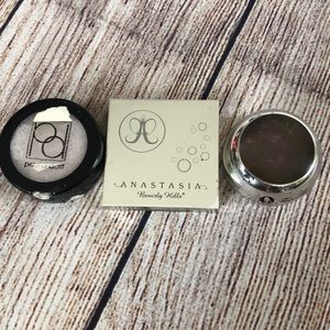 NWOT eye shadow bundle.